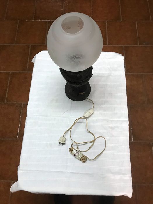 Candeeiro (trabalhado) com campânula