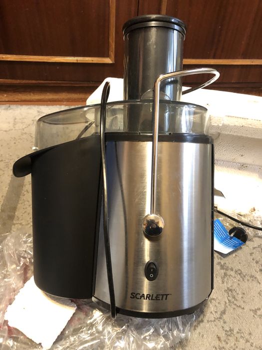 Соковыжималка Scarlett SC-018