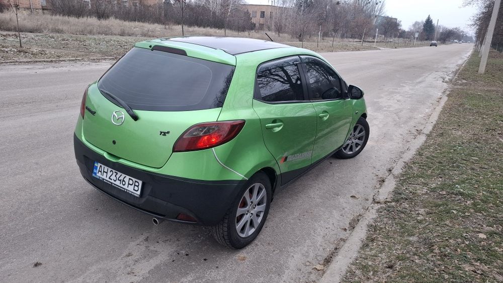 Продам машину Mazda 2