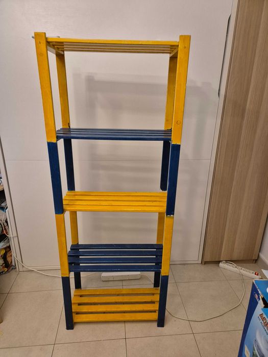 Armário de madeira Azul e amarelo