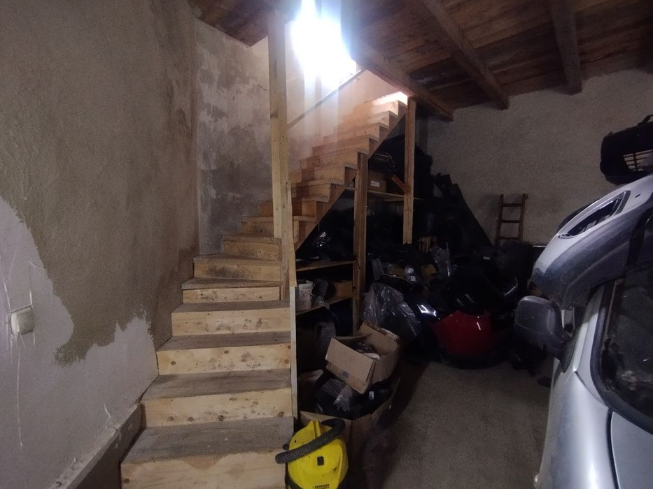 Продається двоповерховий гараж на вул. Довженка