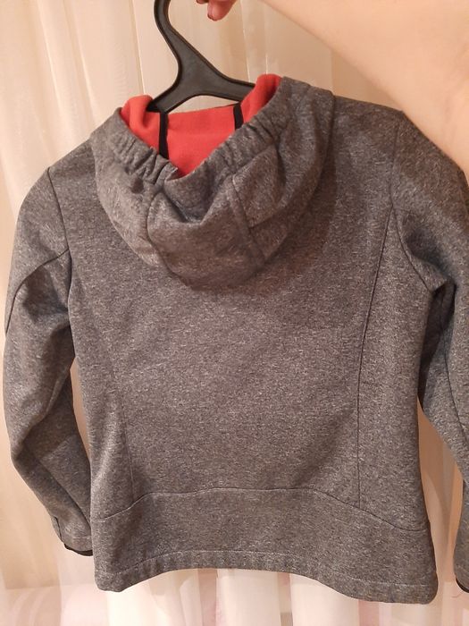 Фірмова вітровка