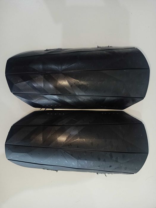 Caneleiras futebol 5 anos/ 110 cm