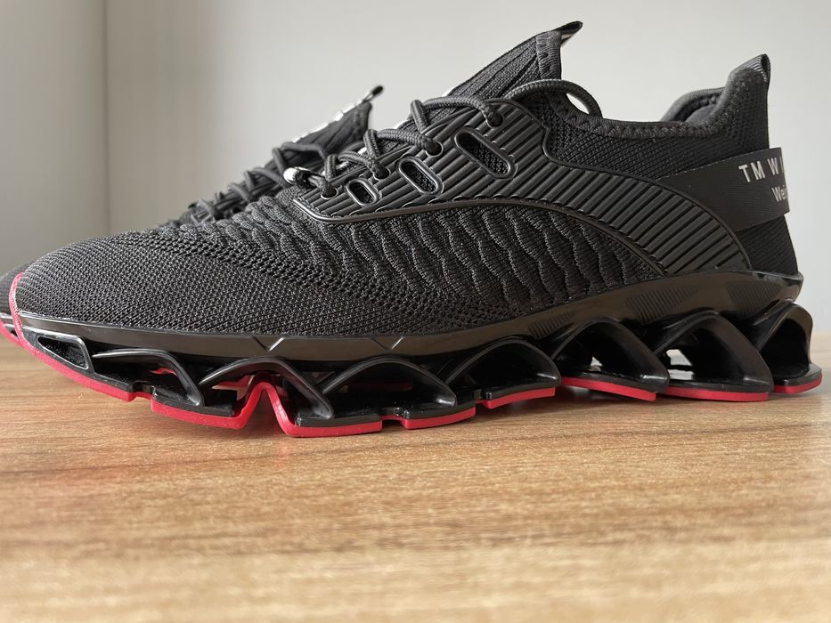 Nowe męskie buty sportowe 43, czarne z czerwonymi wstawkami