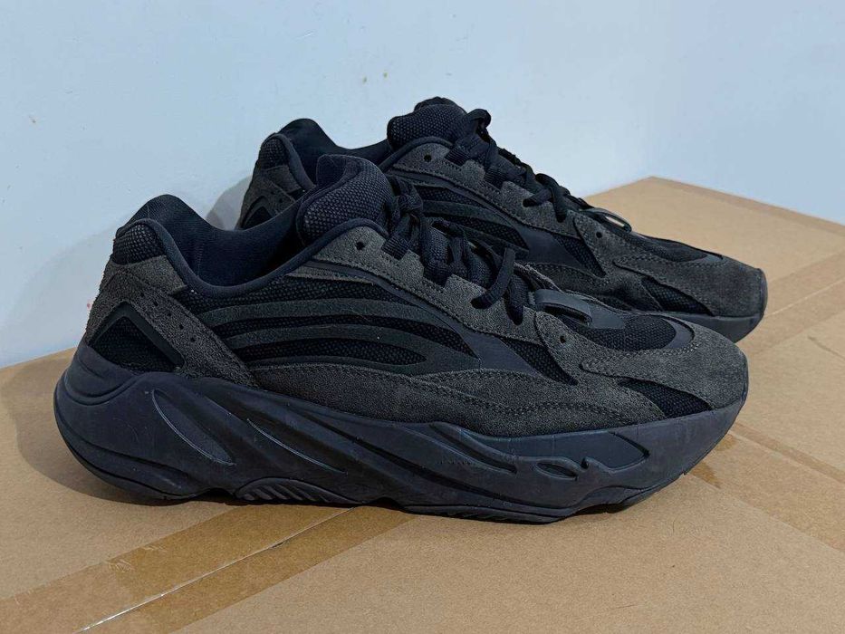 Adidas Yeezy Boost 700 V2 Premium Black
