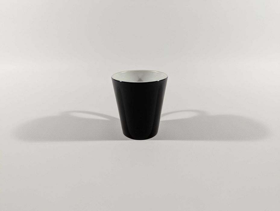 Czarny ceramiczny kubek pojemność 300 ml