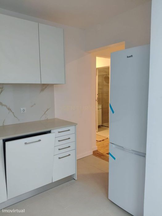 Apartamento T2 renovado pronto a estrear em Beato, a 500 metros do met