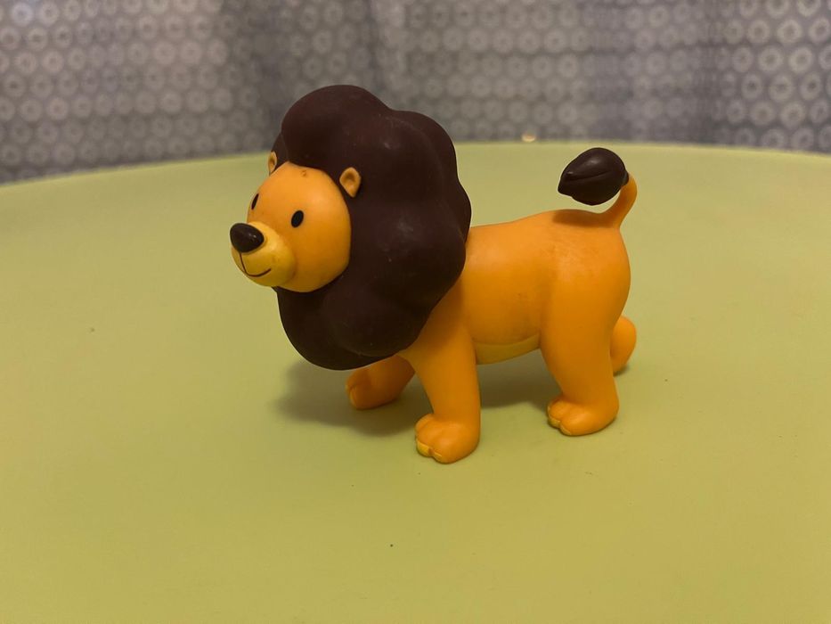 Bonecos leão/elefante
