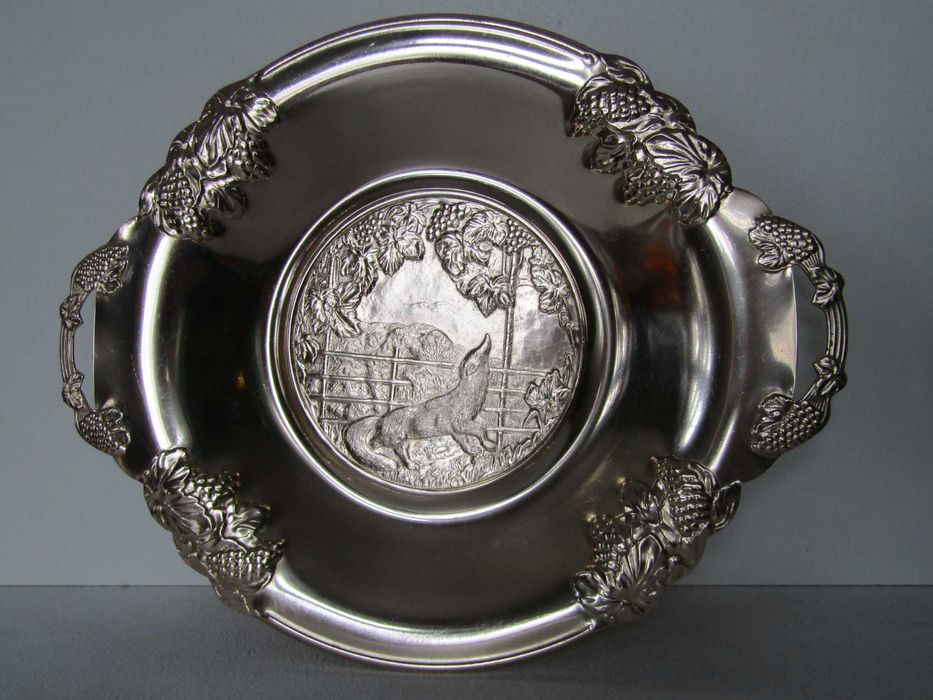 Metalowa patera na owoce z ilustracją