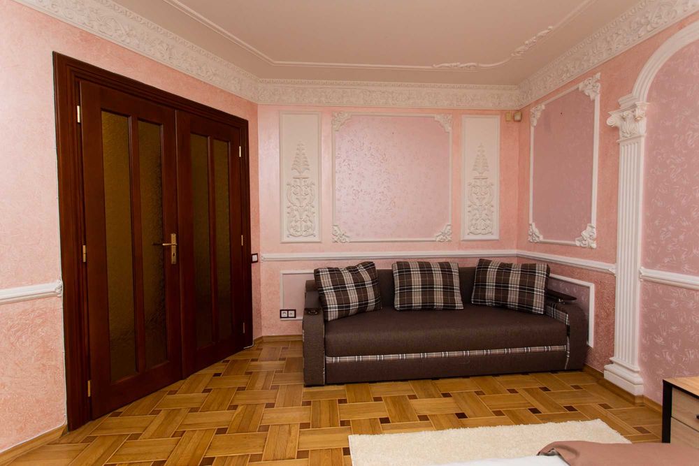 Центр. Вул. Липова. З кімнати. Звітні документи. Квартира подобово