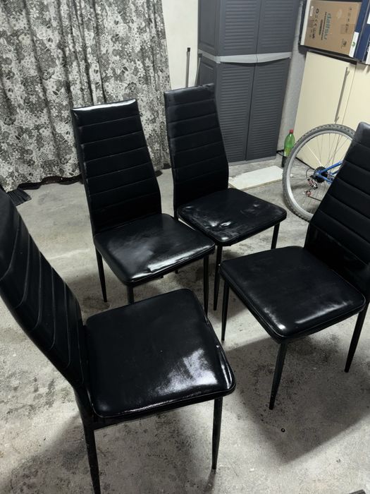 Vende se Cadeiras pretas