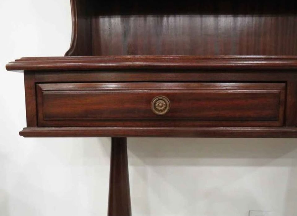 Sideboard com alçado.