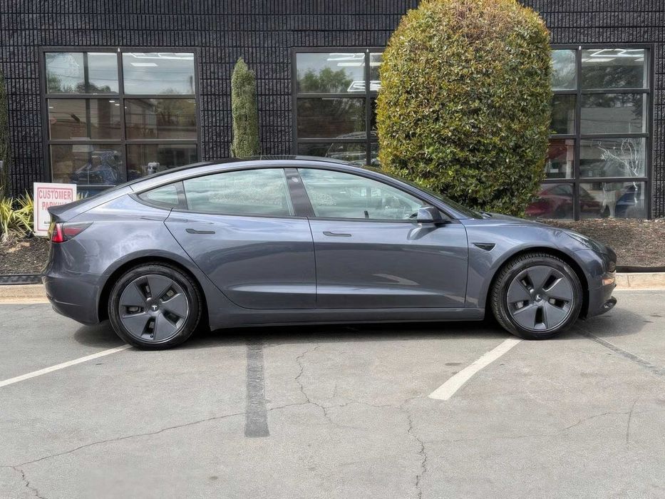 Tesla Model 3 Long Range      2022