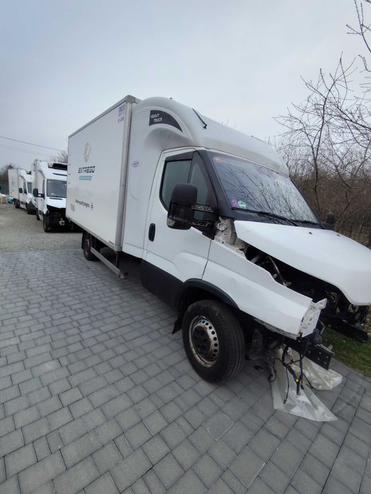 IVECO DAILY 2021  chłodnia uszkodzony silnik duzo czesci okazja