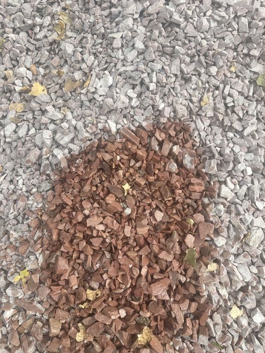 Пісок річковий, пісок яружний(овражний), щебінь фр. 5*20,20*40,40*70