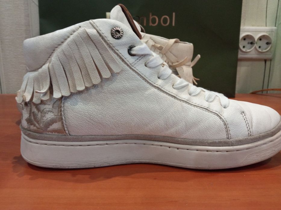 Продам мужские лёгкие кожаные кроссовки сникерсы UGG . Оригинал