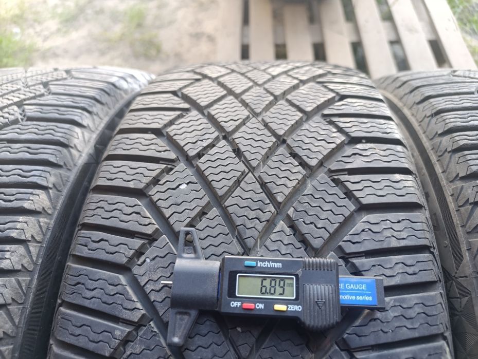 Зимние шины 235/45 R19 99T XL Continental VikingContact 7