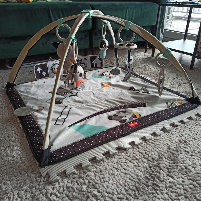 Mata kontrastowa baby gym Tiny Love Magiczna Kraina