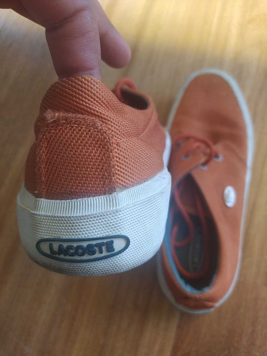 Tênis Lacoste originais como novos, laranjas