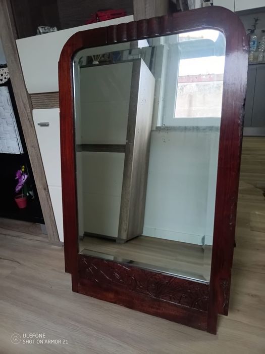 Móvel com Cristaleira e espelho - 220€