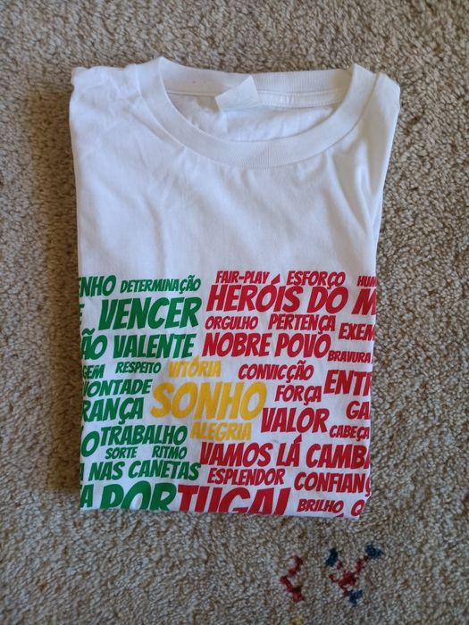 Camisola Portugal com o Hino Nacional