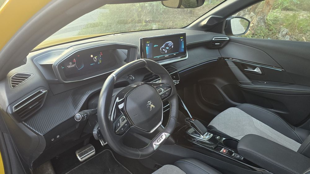 Peugeot e-208 GT line