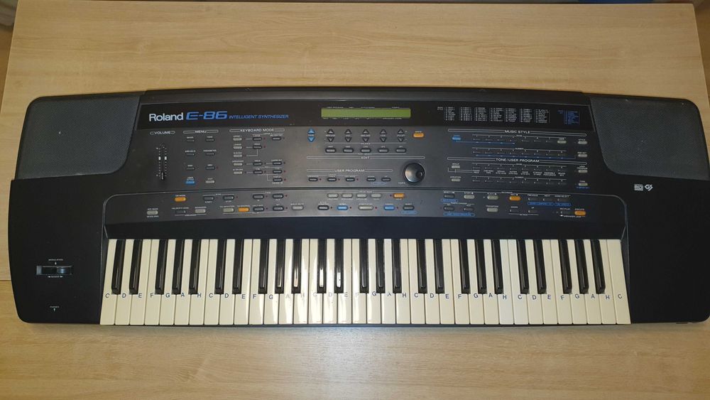 Keyboard Roland E-86  +  pokrowiec
