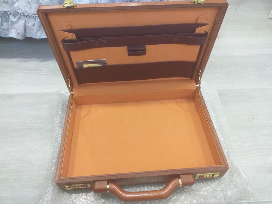 Mala nova em madeira com caixa