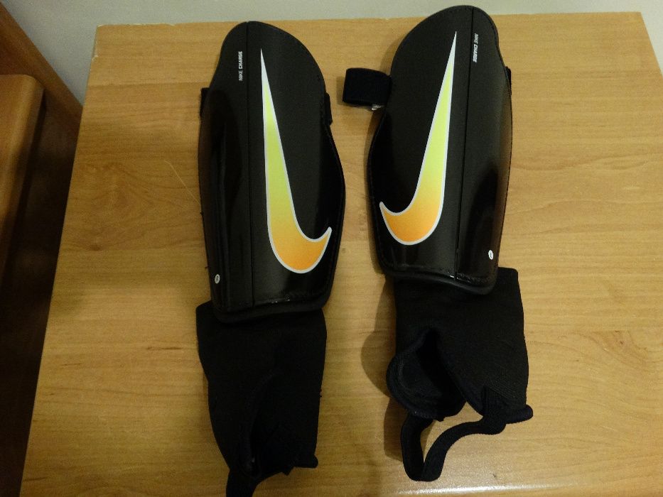 Ochraniacze na piszczele i kostkę NIKE