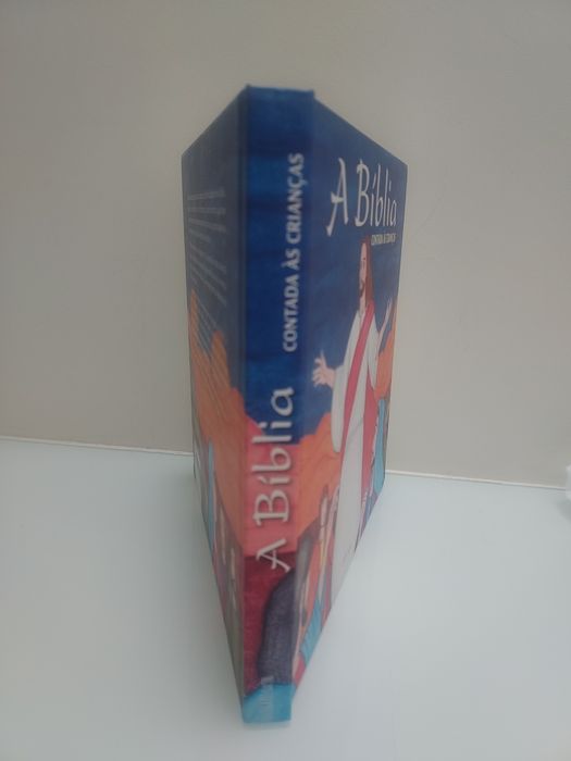 "A bíblia contada às crianças"