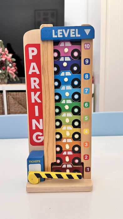 Melissa & Doug Stack and Count Parking Garage z 10 drewnianymi autkami