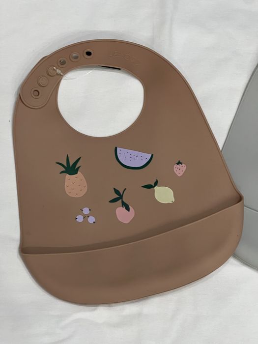 Слюнявчик, надгрудник для годування Liewood