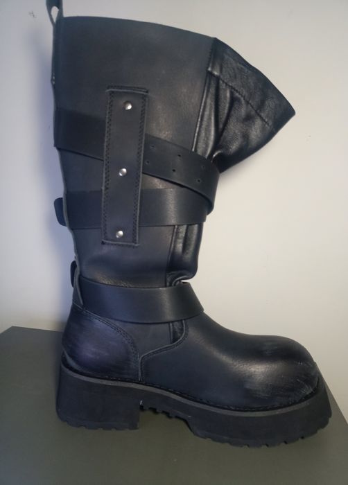 Balenciaga venom boot