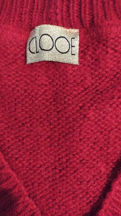 Sweter damski w serek Clooe