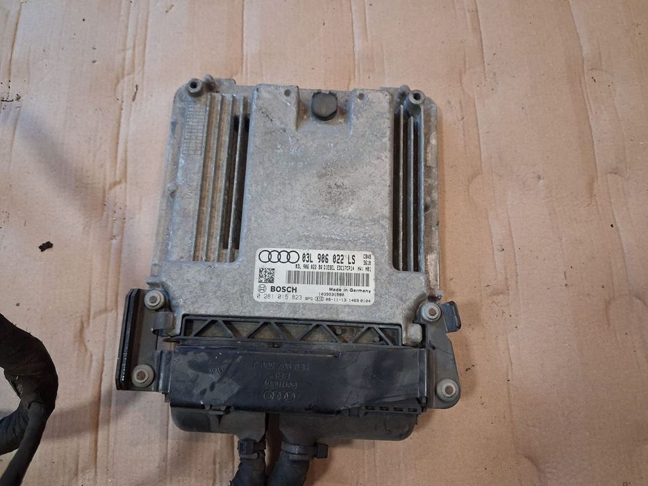 Sterownik silnika AUDI A3 8P  0281015823   03L906022LS  OE