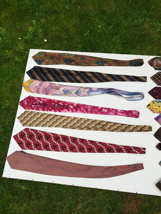 Krawat męski komplet 32 sztuki