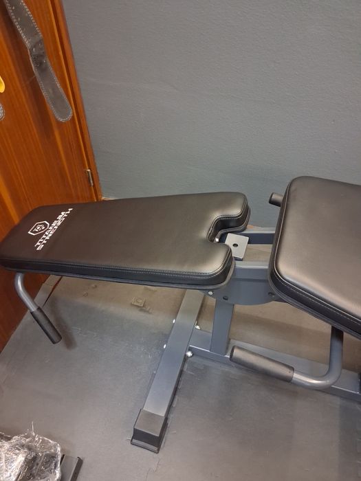 Banco Extensões Quadríceps e Femoral titanium strength Evolution 150CF