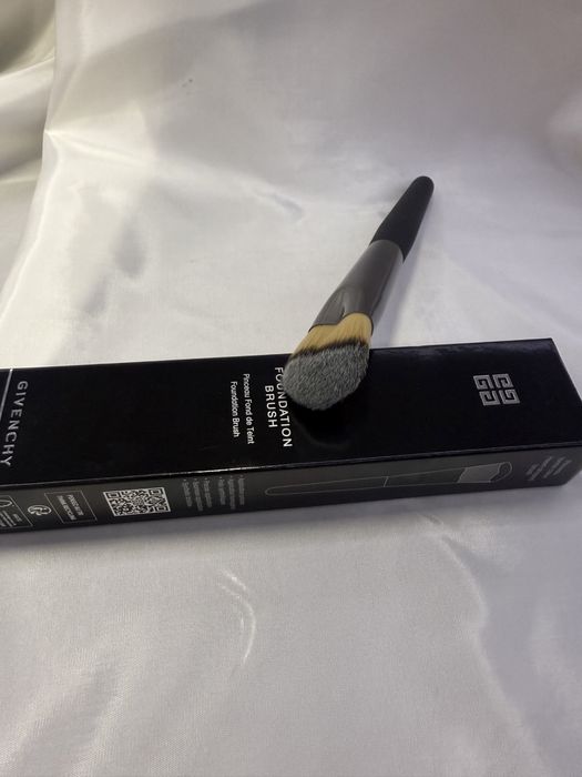 Пензлик для тону Givenchy