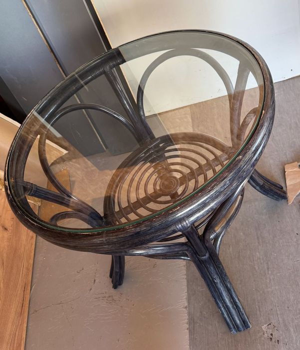 Stolik ze szklanym blatem