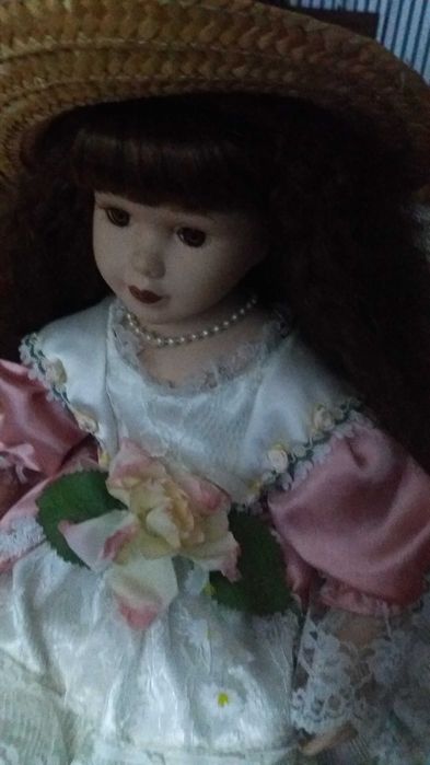 Magnifica boneca porcelana