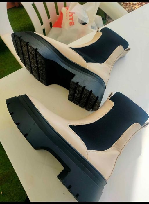 Botas de mulher como novas