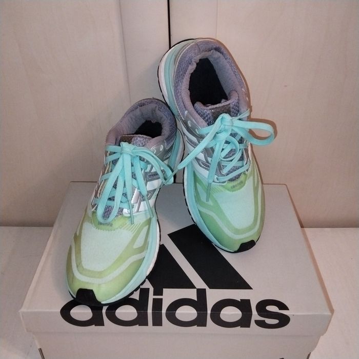Кросівки жіночі Adidas Response Boost  Techfit  36р.