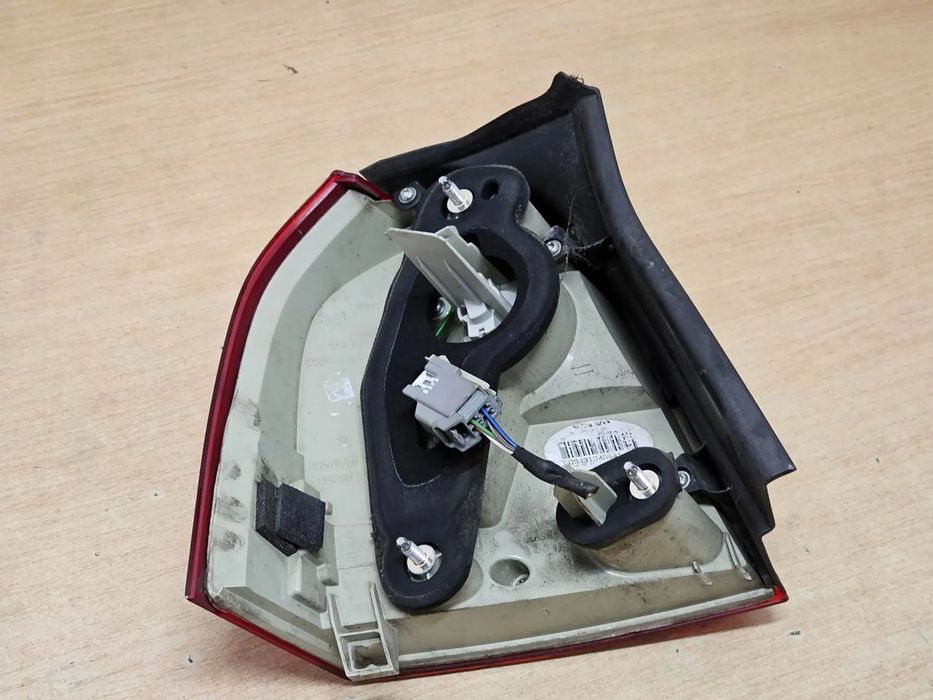 lampa prawa tył volvo v70 xc70 2007-2012