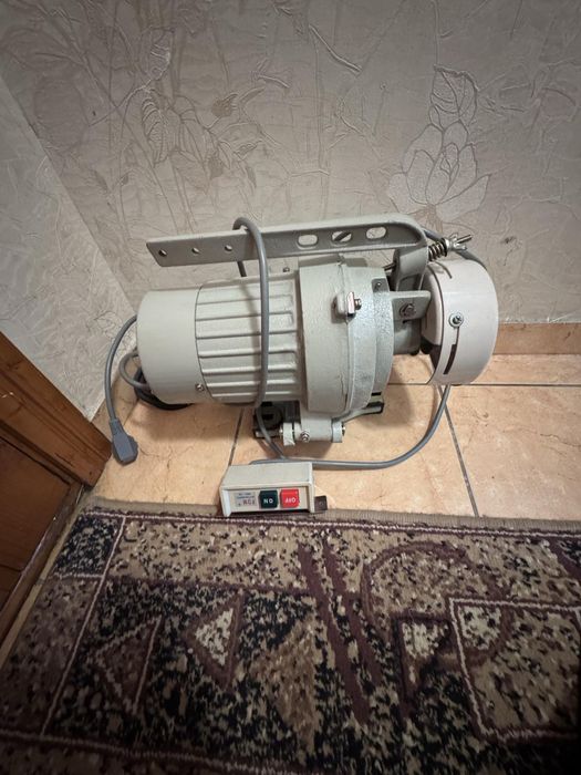 Електродвигун мотор швейної машини 220 v.