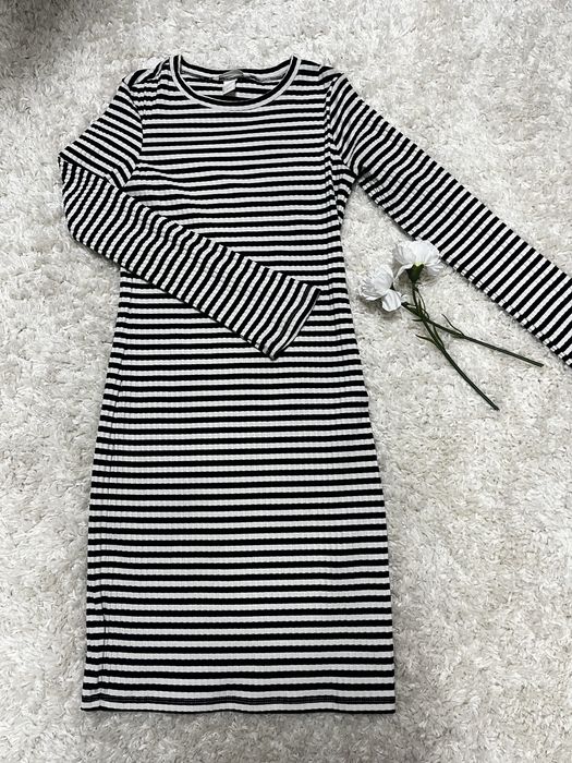Sukienka obcisła midi beżowa w czarne paski H&M S