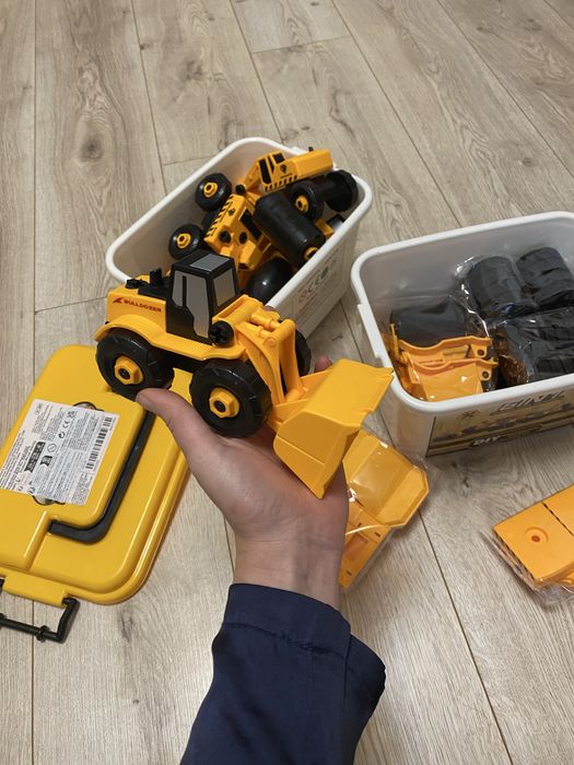 Конструктор з викруткою, конструктор машинки