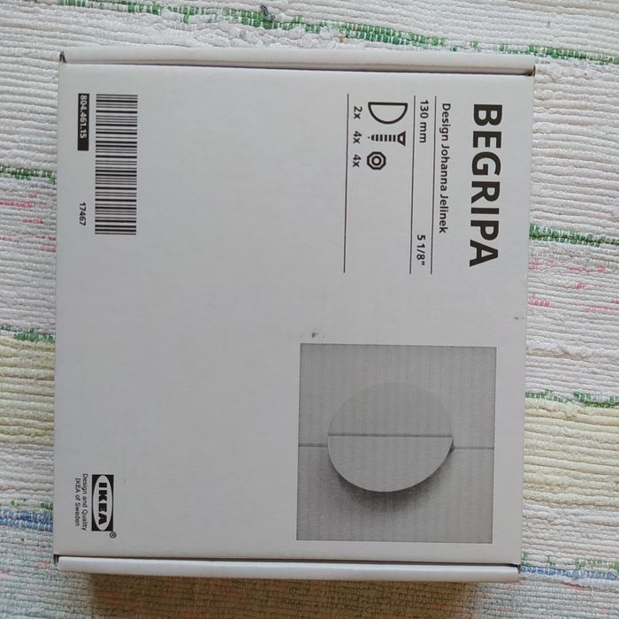 Puxadores brancos IKEA meia lua por estrear