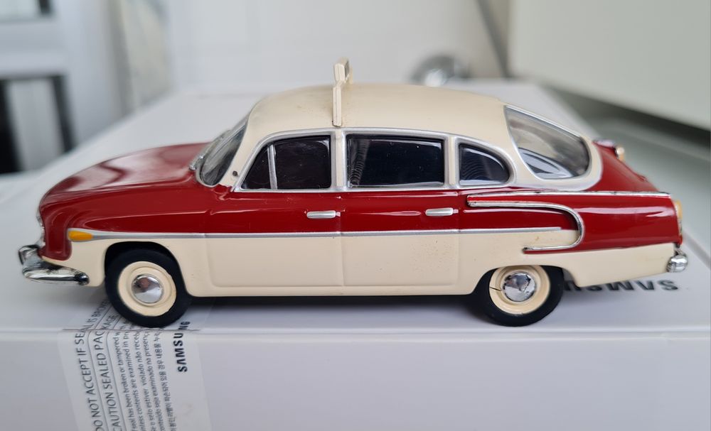 Miniaturs diecast "1961 TATRA 603 - PRAGA". Escala. 1:43.