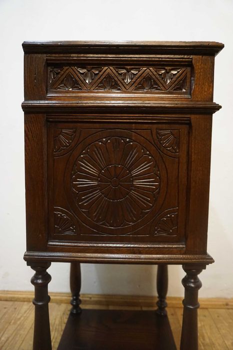 STARA SZAFKA BRETROŃSKA stolik nocny bogato rzeźbiona