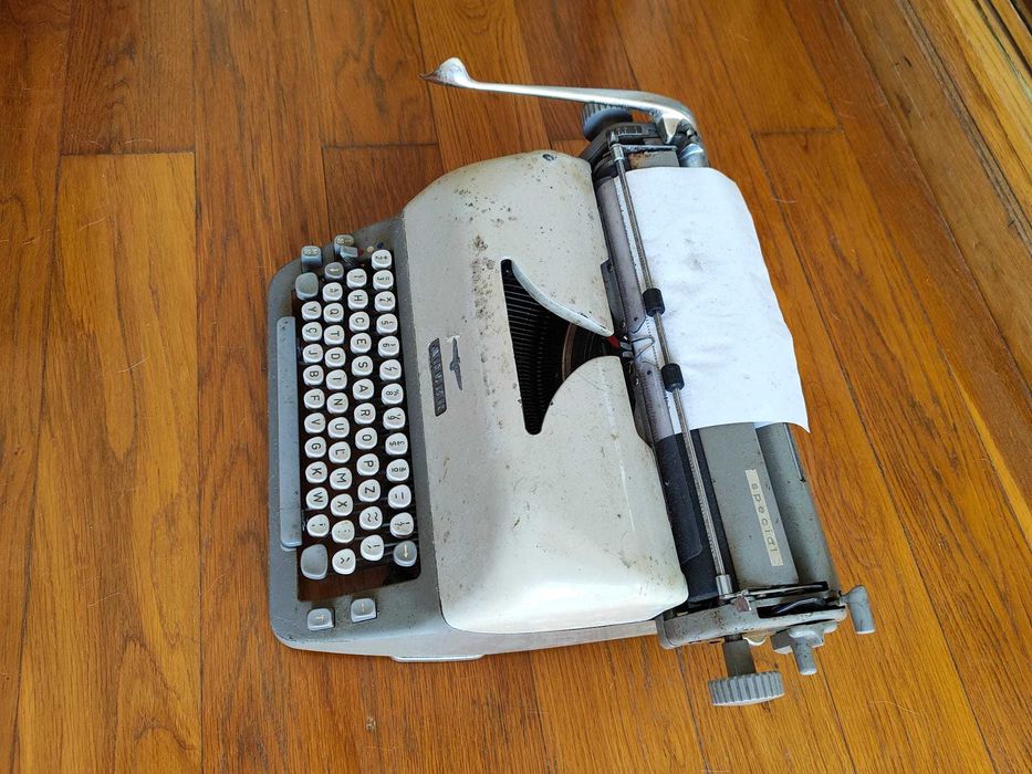 Máquina de escrever Vintage - marca Adler